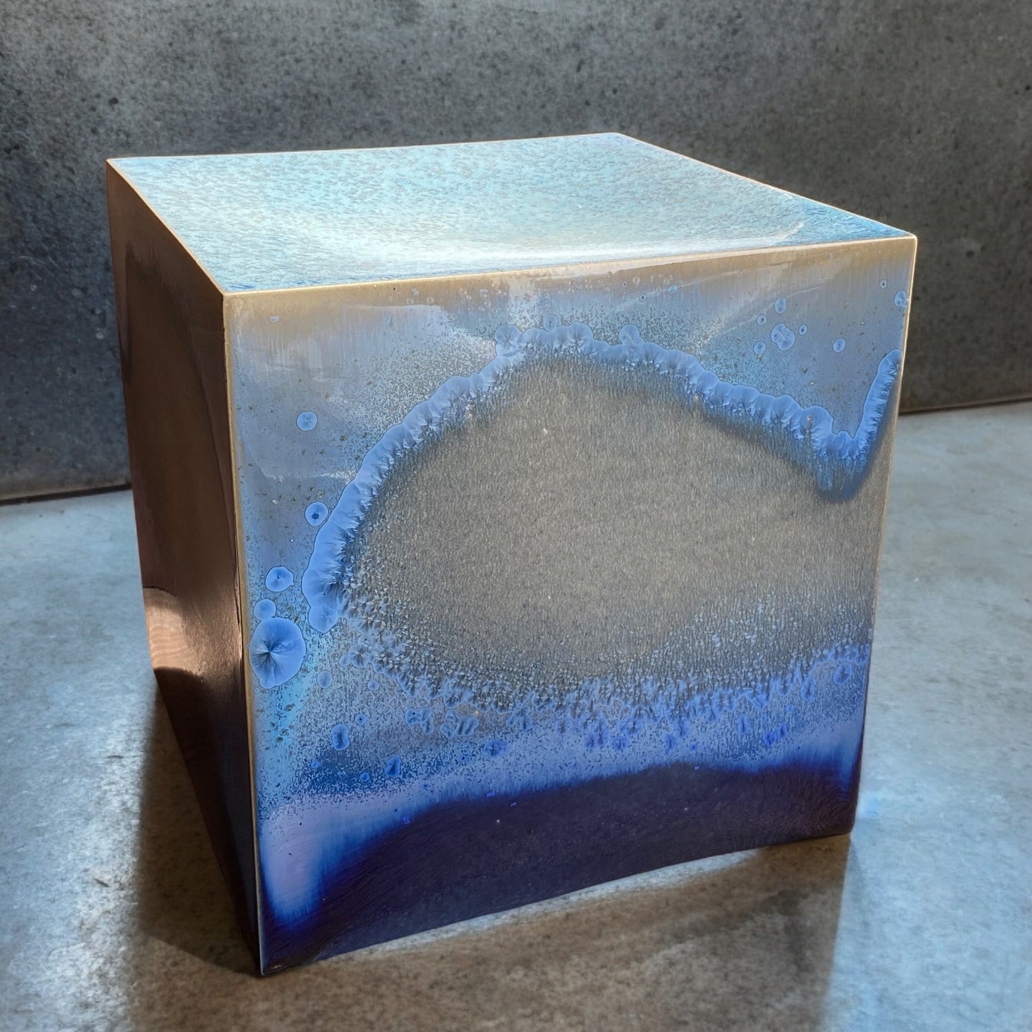 Grand cube décoratif en céramique